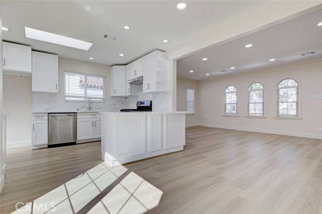 Detail Gallery Image 8 of 27 For 5709 Beck Ave, North Hollywood,  CA 91601 - 2 Beds | 2 Baths