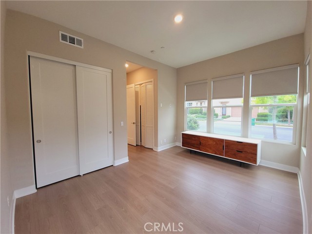 66 Swift, Irvine CA: https://media.crmls.org/medias/09a0ed62-7287-4e23-a092-2f71a52bf882.jpg