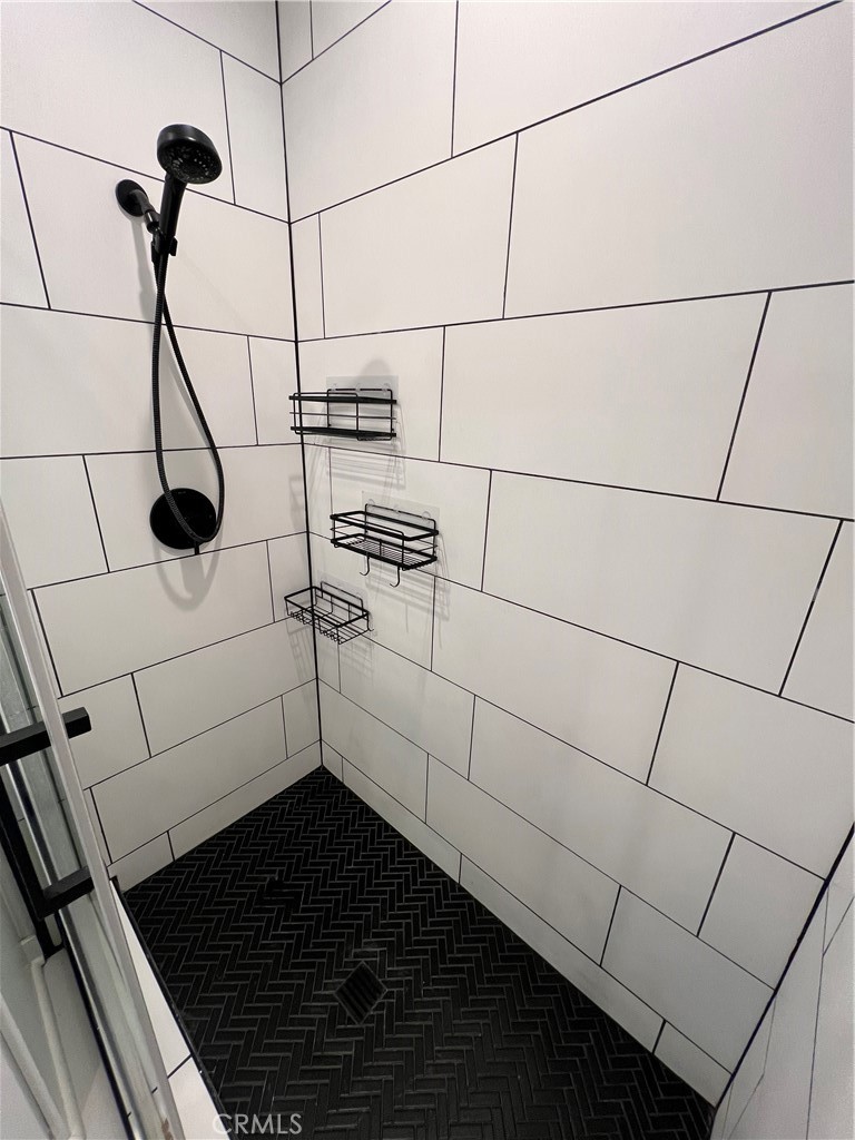 https://media.crmls.org/medias/09a1612d-3056-40e5-b598-4329487baf48.jpg?preset=X-Large
