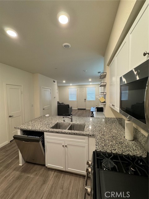 Detail Gallery Image 5 of 11 For 10266 Artesia Bld, Bellflower,  CA 90706 - 1 Beds | 2 Baths