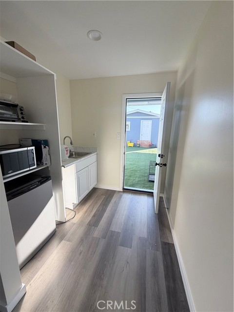 8118 Gentry Avenue, North Hollywood CA: https://media.crmls.org/medias/09a23df1-d804-4bf3-9d90-ae84f7099b95.jpg