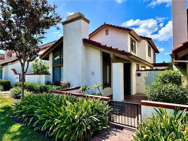 Detail Gallery Image 1 of 22 For 14 Vercelli, Irvine,  CA 92620 - 3 Beds | 2/1 Baths