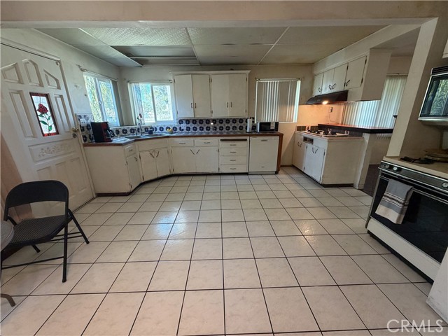 Detail Gallery Image 25 of 49 For 200 E Charlotte, Anaheim,  CA 92805 - 4 Beds | 3 Baths