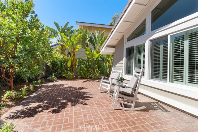 17 Silver Crescent, Irvine CA: https://media.crmls.org/medias/09a41659-fdbc-4a50-bf3a-5eb65e8738be.jpg