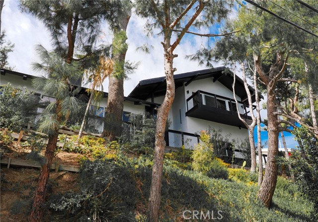 Detail Gallery Image 7 of 28 For 5177 Medina Rd, Woodland Hills,  CA 91364 - 3 Beds | 3 Baths