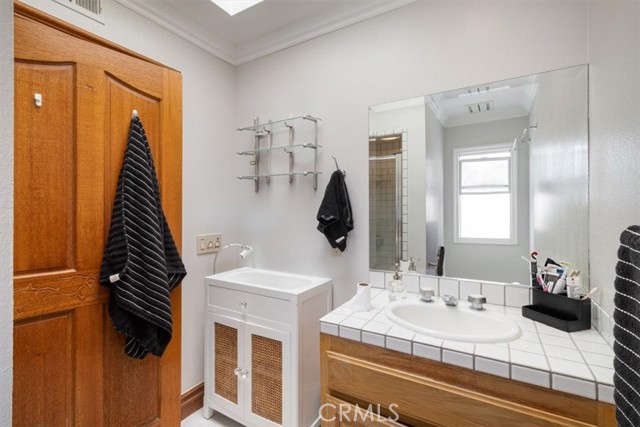 Detail Gallery Image 18 of 42 For 17182 Hillside Cir, Huntington Beach,  CA 92649 - 5 Beds | 4/1 Baths