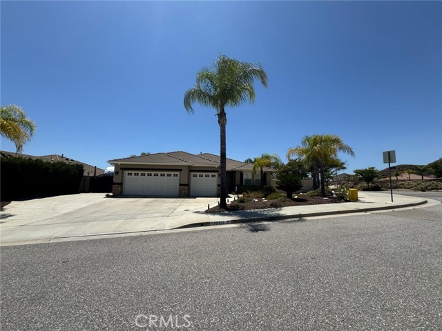 35511 Crest Meadow Drive, Wildomar CA: https://media.crmls.org/medias/09a6c7dd-93b7-4720-8fae-853d8dfd1a69.jpg