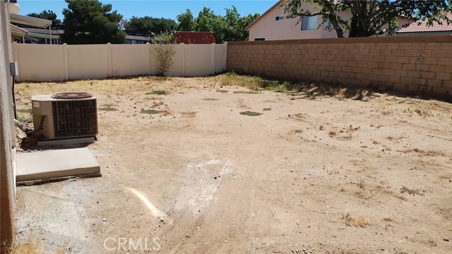 1658 E Avenue J4, Lancaster CA: https://media.crmls.org/medias/09a763e4-e9e8-4c63-8a89-32f78e5ab41a.jpg