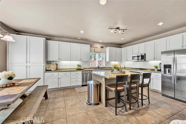 Detail Gallery Image 15 of 49 For 4100 Waterville Ct, Palmdale,  CA 93551 - 6 Beds | 3 Baths