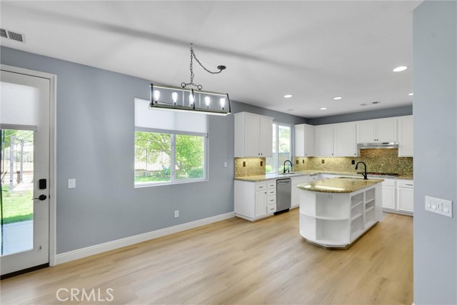 29138 Harmony Way, Saugus CA: https://media.crmls.org/medias/09a91838-ed06-4c75-8210-410ab87c2c99.jpg
