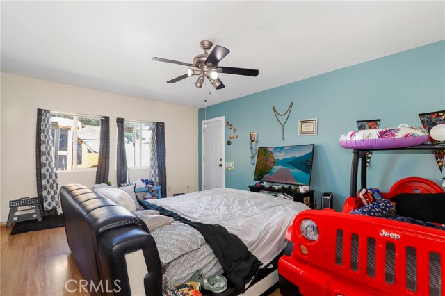7545 White Oak Avenue, Reseda CA: https://media.crmls.org/medias/09a9207e-f424-4302-87a5-41b6dcbe1dd2.jpg