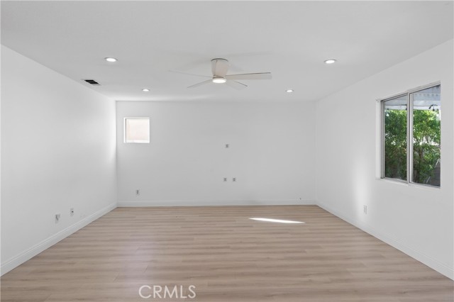 Detail Gallery Image 12 of 39 For 15552 Caravelle, Fontana,  CA 92336 - 4 Beds | 2/1 Baths