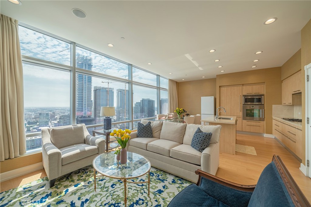 900 W Olympic Boulevard 30C, Los Angeles, CA 90015