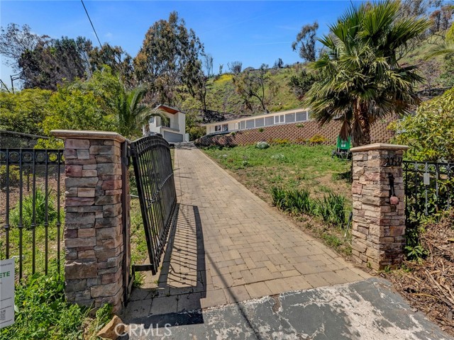 20537 Little Rock Way, Malibu CA: https://media.crmls.org/medias/09aa73df-95eb-40c6-a895-988fc6fa0770.jpg