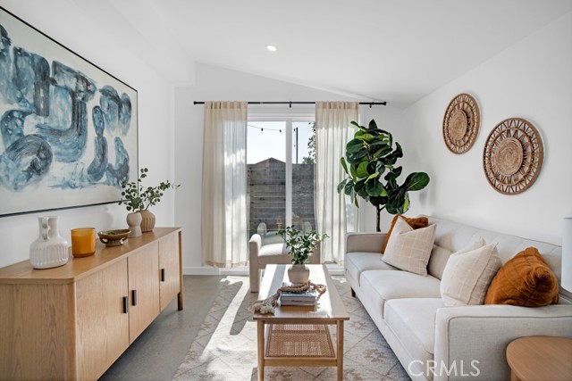 Detail Gallery Image 21 of 37 For 3031 4th Ave, Los Angeles,  CA 90018 - 6 Beds | 4/1 Baths