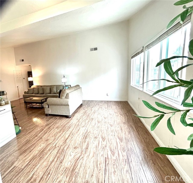 Detail Gallery Image 11 of 22 For 1006 Acacia, Corona,  CA 92879 - 4 Beds | 2 Baths