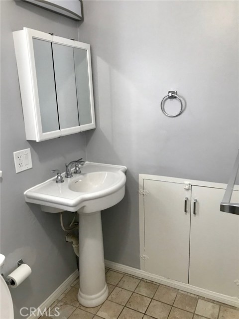 Detail Gallery Image 14 of 17 For 166 High Dr, Laguna Beach,  CA 92651 - 1 Beds | 1 Baths