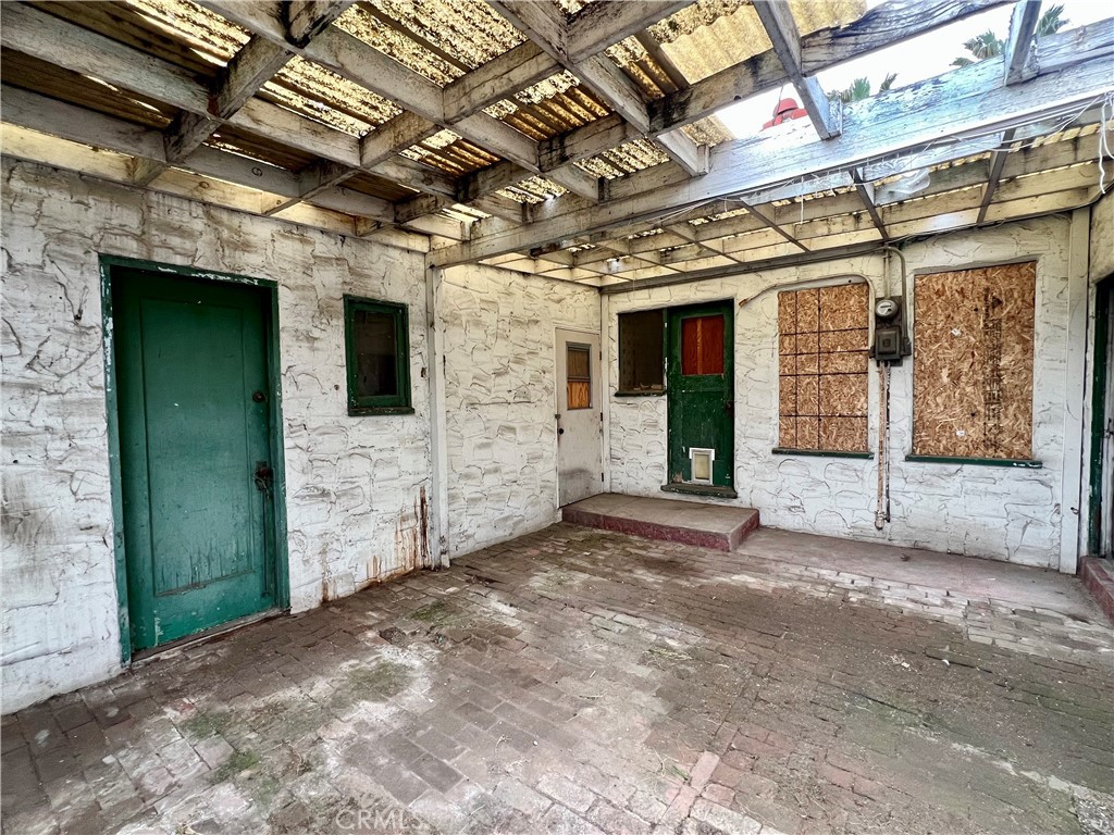 https://media.crmls.org/medias/09ab74ef-27c0-40c7-9689-aba6ddf5643f.jpg?preset=X-Large