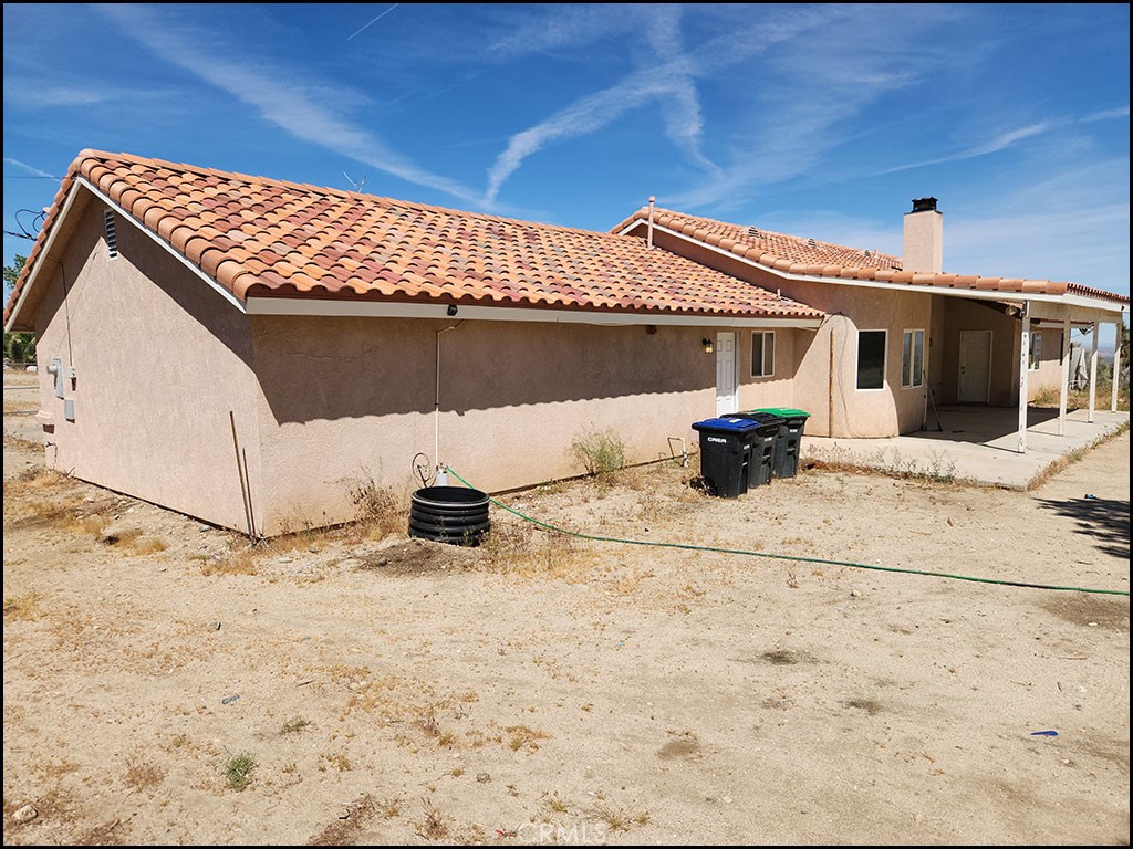 https://media.crmls.org/medias/09abca0c-ff0b-42ec-8ed0-e36cdc4b09d4.jpg?preset=X-Large