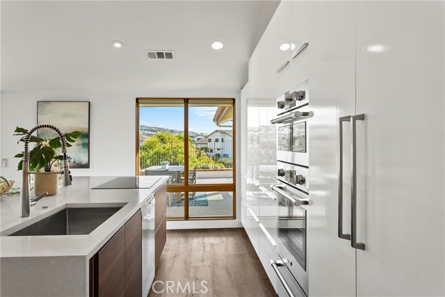 Detail Gallery Image 8 of 33 For 11 Skysail Dr, Corona Del Mar,  CA 92625 - 2 Beds | 2/1 Baths