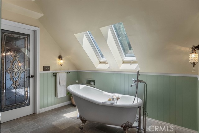11818 Laurel Hills Road, Studio City CA: https://media.crmls.org/medias/09ac019b-9148-4f68-99ac-8c5858c46adb.jpg