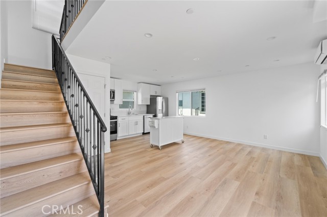 18656 Runnymede Street, Reseda CA: https://media.crmls.org/medias/09ac17ef-8dbd-49c1-b0c1-026bc98a5c70.jpg