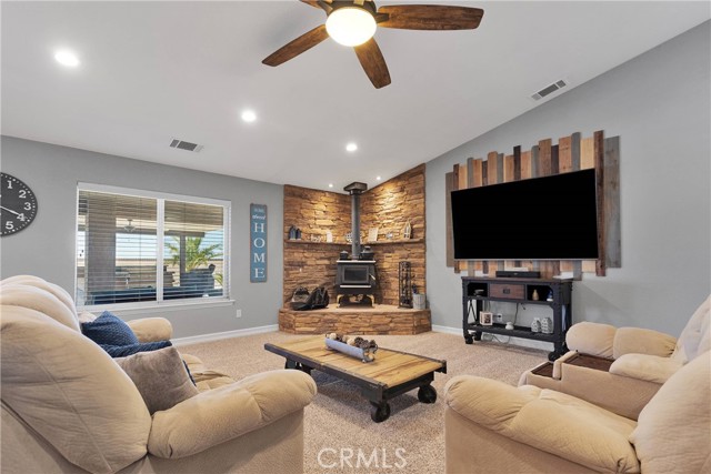 Detail Gallery Image 13 of 69 For 11844 Jenny St, Oak Hills,  CA 92344 - 4 Beds | 2/1 Baths