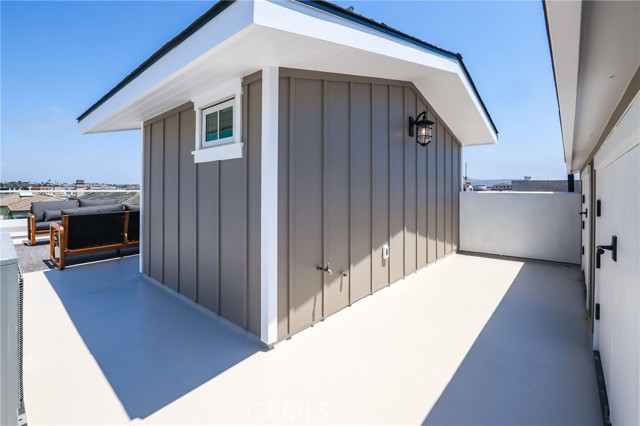 825 W Bay Avenue, Newport Beach CA: https://media.crmls.org/medias/09ade6dd-785d-4f43-8fb4-c8cc9025015b.jpg