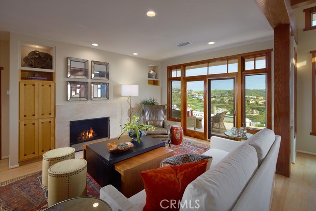 Detail Gallery Image 11 of 28 For 1570 Skyline Dr, Laguna Beach,  CA 92651 - 4 Beds | 2/1 Baths