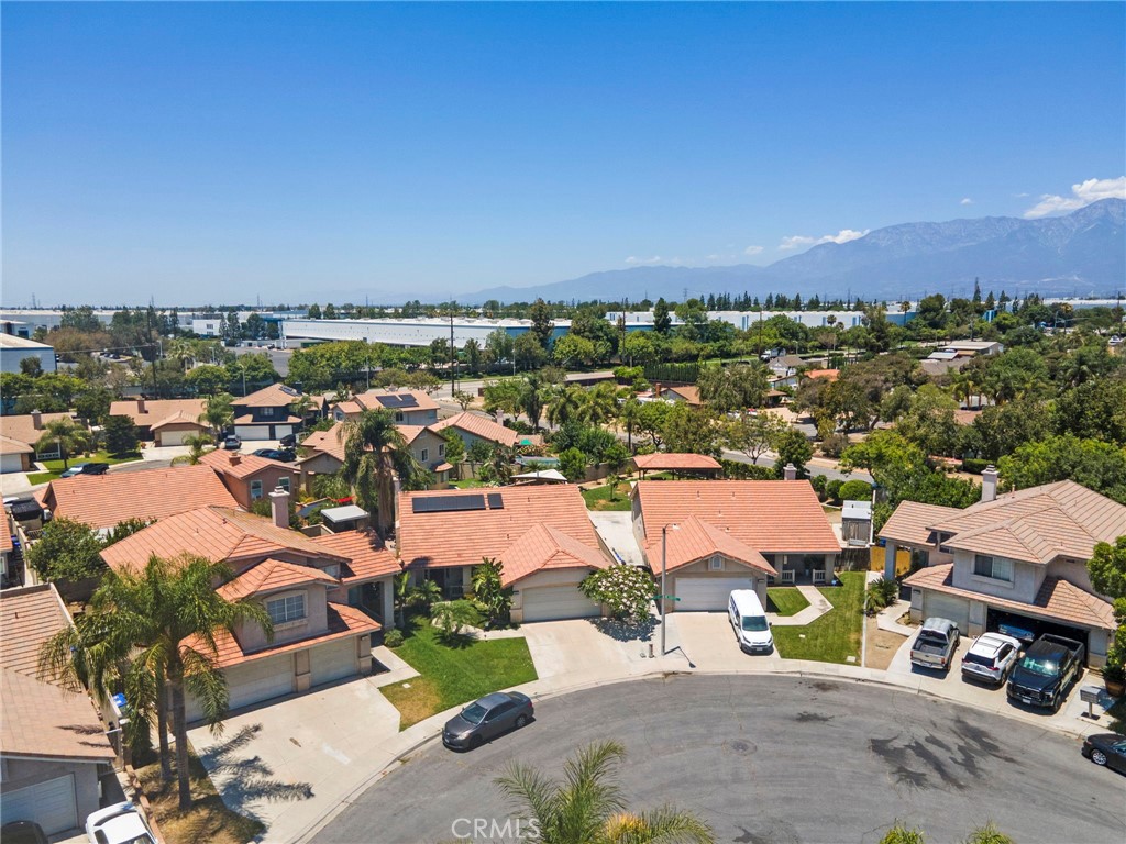 https://media.crmls.org/medias/09adfc2b-c031-4ab2-8d98-39c8ca857571.jpg?preset=X-Large