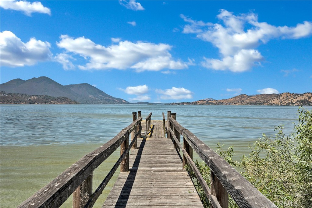 https://media.crmls.org/medias/09af38d3-30d7-47b5-bfa8-cc578b94e325.jpg?preset=X-Large