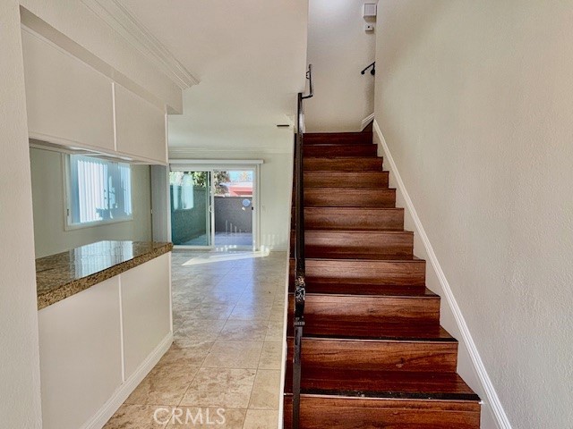 Detail Gallery Image 2 of 23 For 2558 Orange Ave #G,  Costa Mesa,  CA 92627 - 3 Beds | 2/1 Baths
