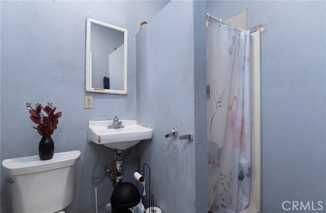 Detail Gallery Image 21 of 27 For 3980 Platt, Lynwood,  CA 90262 - 4 Beds | 2 Baths