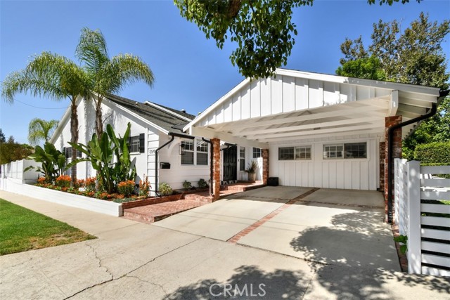 12614 Morrison Street, Valley Village CA: https://media.crmls.org/medias/09b07036-a941-45ba-aa22-e06ce326347b.jpg