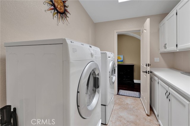 12958 Ranchero Road, Oak Hills CA: https://media.crmls.org/medias/09b0d216-a965-483e-9bd9-1de2af4e0de6.jpg