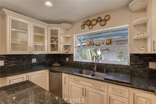 Detail Gallery Image 7 of 20 For 19016 Runnymede, Reseda,  CA 91335 - 3 Beds | 2 Baths