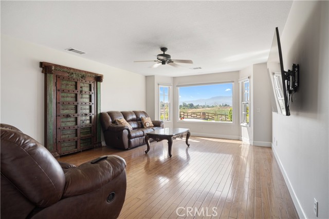 34150 Pauba Road, Temecula CA: https://media.crmls.org/medias/09b25626-b386-4692-8a72-44b85e9a7f43.jpg
