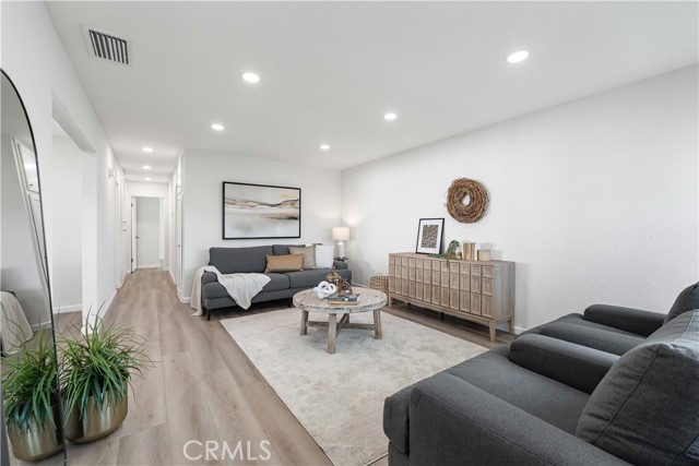 Detail Gallery Image 8 of 39 For 727 N Burney St, Rialto,  CA 92376 - 3 Beds | 2 Baths