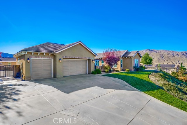 Detail Gallery Image 3 of 75 For 3086 Crystal Ridge Ln, Colton,  CA 92324 - 6 Beds | 5/1 Baths