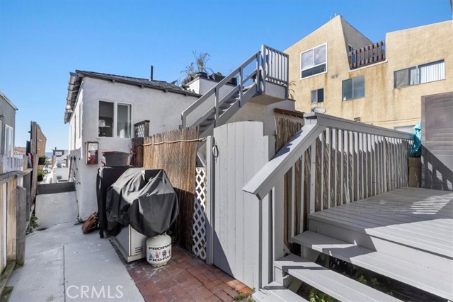 1025 Manhattan Avenue, Hermosa Beach, California 90254, ,Residential Income,Sold,Manhattan,SB24033008