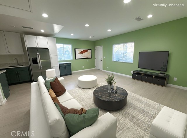 Detail Gallery Image 2 of 10 For 8520 Fenwick, Sunland,  CA 91040 - 2 Beds | 2 Baths