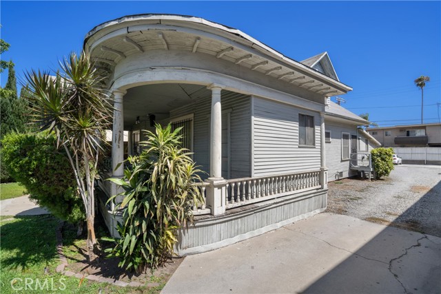 5526 Lexington, Los Angeles CA: https://media.crmls.org/medias/09b416fb-4b3b-436b-a4ac-45160daeb201.jpg