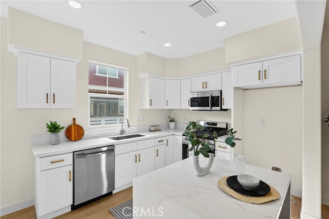 Detail Gallery Image 11 of 58 For 1960 Annandale Way, Pomona,  CA 91767 - 4 Beds | 2/1 Baths