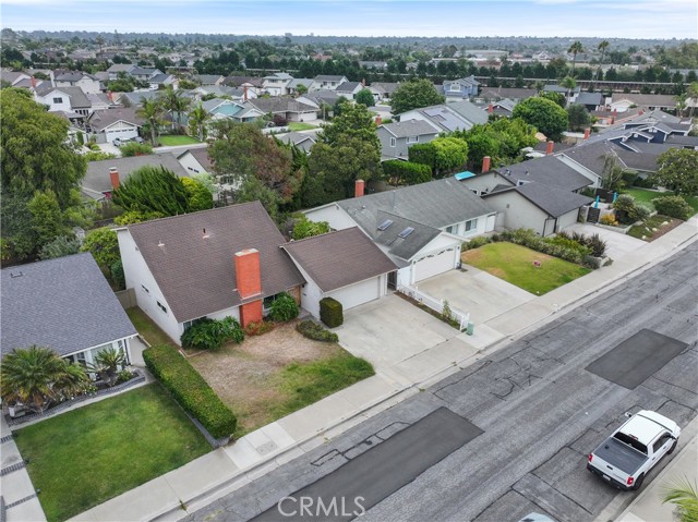 Detail Gallery Image 8 of 38 For 17172 Berlin Ln, Huntington Beach,  CA 92649 - 3 Beds | 2 Baths