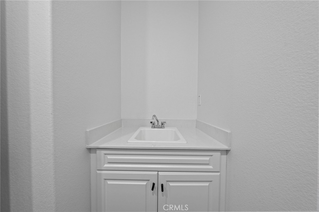 https://media.crmls.org/medias/09b4cfdf-54e6-44b0-a476-530609eacf6a.jpg?preset=X-Large