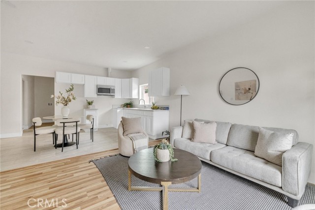123 W 56th Street, Los Angeles CA: https://media.crmls.org/medias/09b5df90-2ea7-41a4-99f8-bbdf8f0cd032.jpg