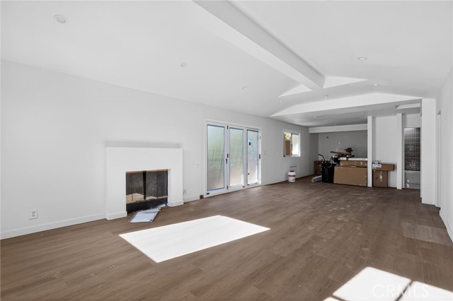 Detail Gallery Image 4 of 16 For 2010 Linden Ave, Venice,  CA 90291 - 2 Beds | 2 Baths