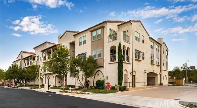 Detail Gallery Image 1 of 37 For 220 Buena Vida Dr #301,  Brea,  CA 92823 - 3 Beds | 2 Baths