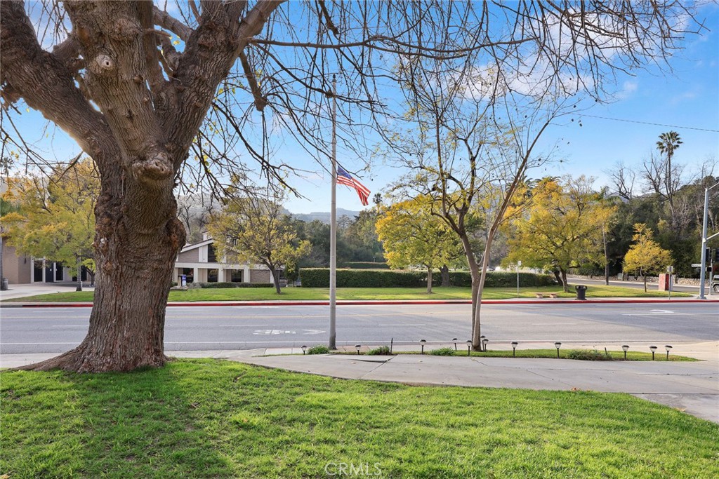 https://media.crmls.org/medias/09b8727b-1f33-490b-ba42-24687aa61856.jpg?preset=X-Large
