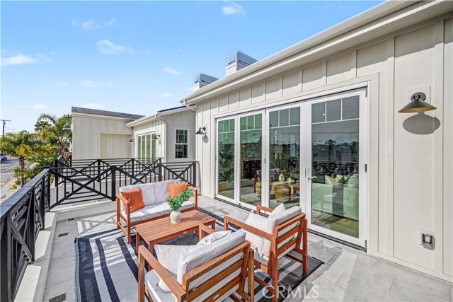 Detail Gallery Image 27 of 33 For 2205 Marshalfield a,  Redondo Beach,  CA 90278 - 4 Beds | 3/1 Baths